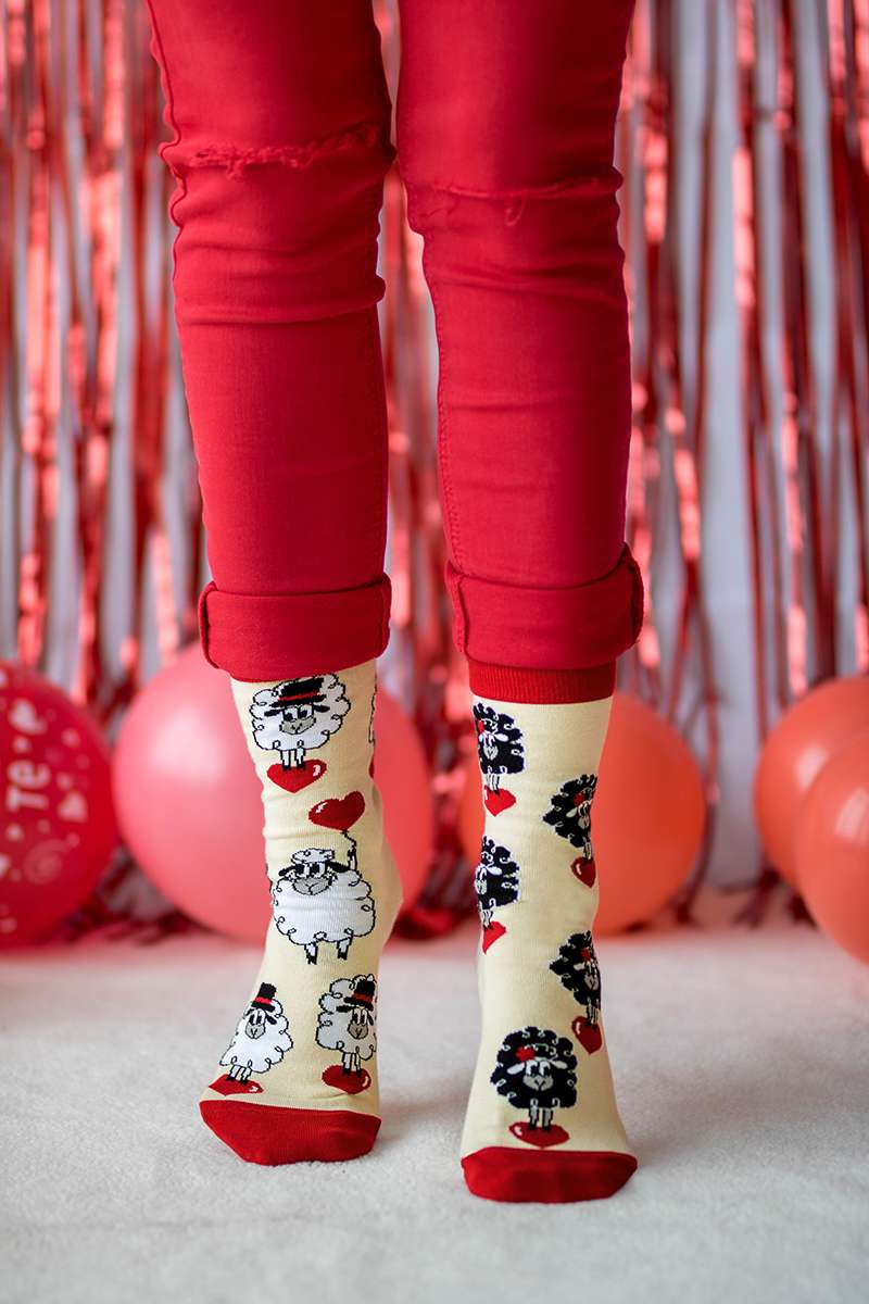 Mākslinieciskās zeķes Iemīlējusies aita - Krēmkrāsas - Image 3