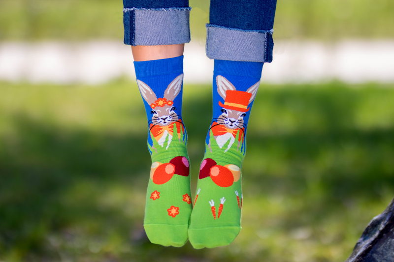 Mākslinieciskās zeķes Lieldienu zaķis - Zaļas - Image 2